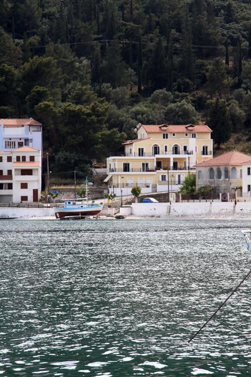 Santafemia Apartment Agia Efimia ภายนอก รูปภาพ